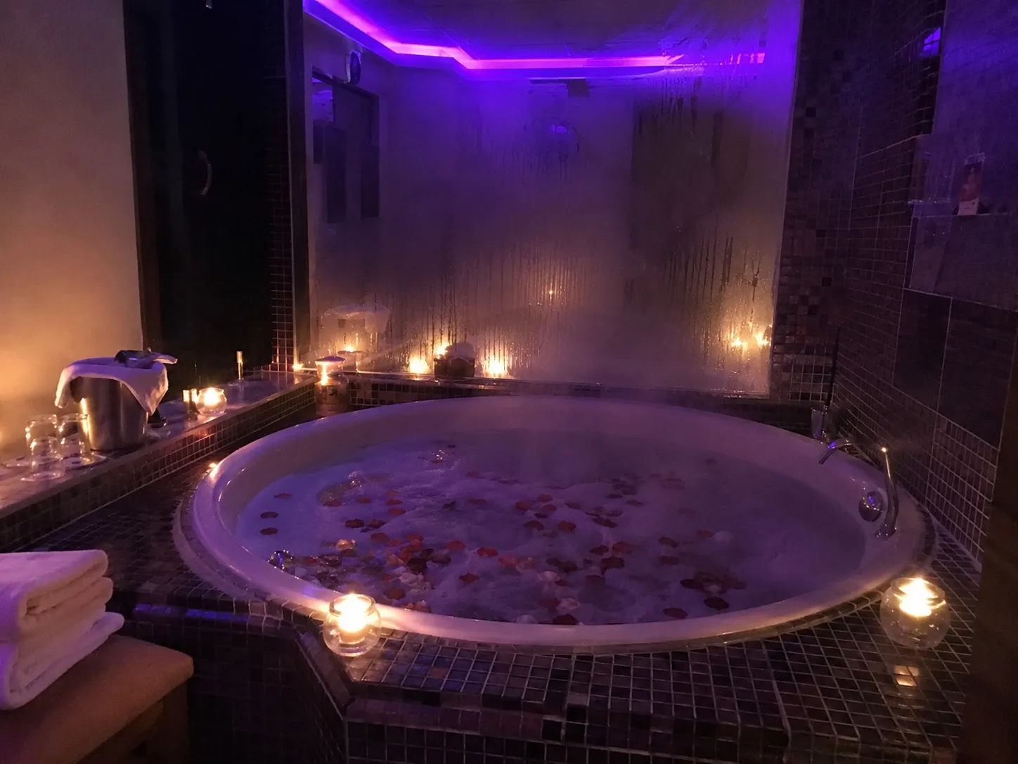 Hamam jakuzi bölümü — Lila Spa, Bayrampaşa misafirlerine hizmet veren salon