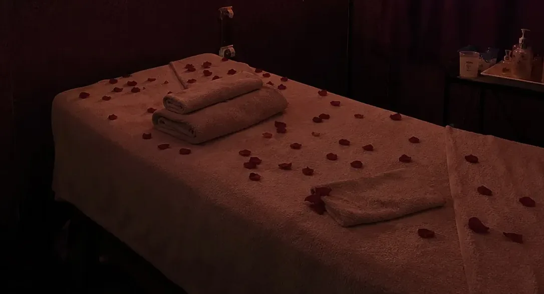 Masaj odasındaki masaj masası — Lila Spa, Bayrampaşa misafirlerine hizmet veren salon